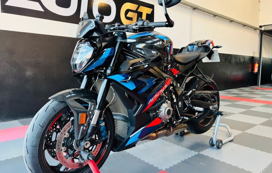 BMW M 1000 R Pack M Compétition noire — photo 1