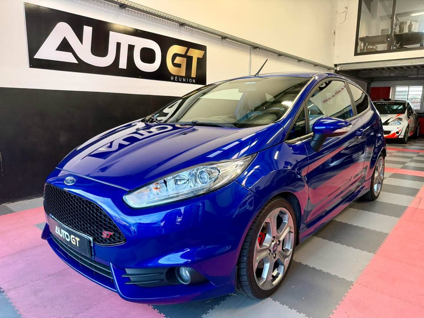 Ford Fiesta ST bleue préparée par le Garage Auto GT